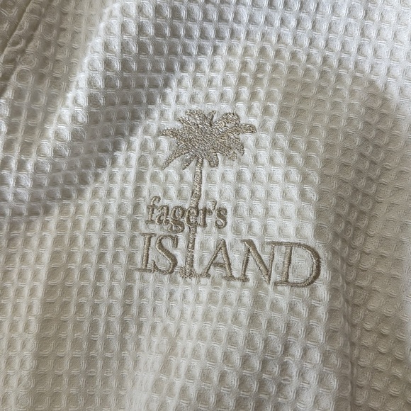 Frette Fager’s Island Luxury Spa  Logo Ivory Waffle Texture Robe - Picture 13 of 14